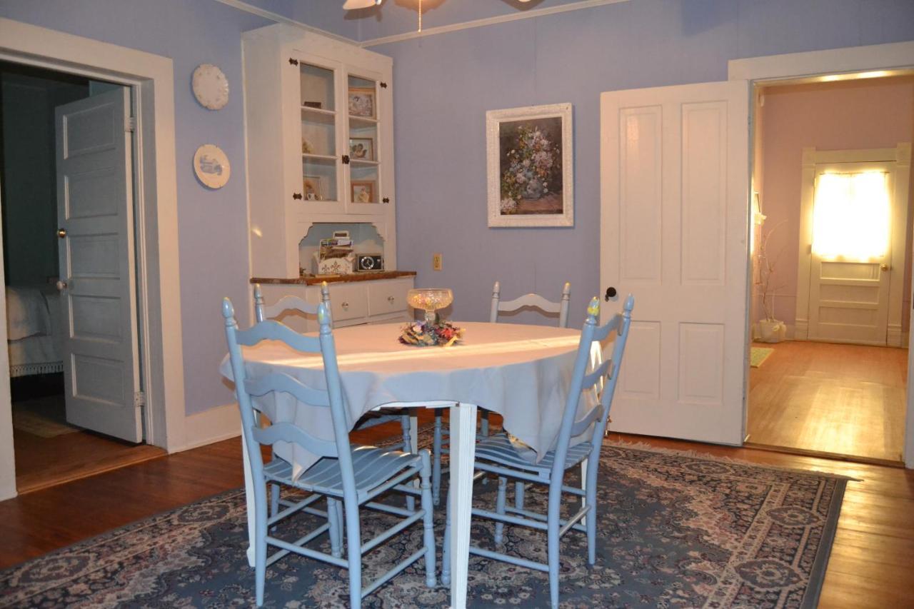Carleton House Bed And Breakfast Bonham Екстер'єр фото