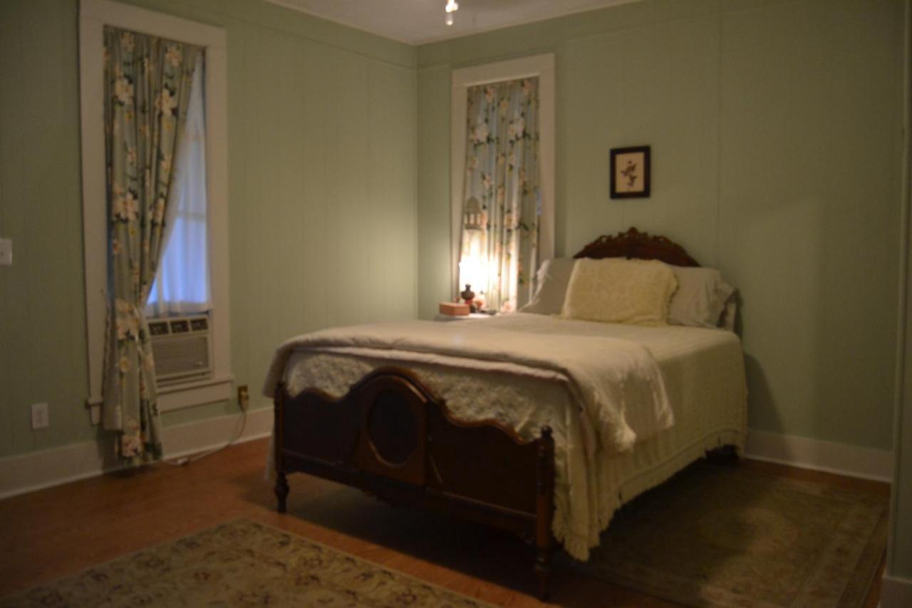 Carleton House Bed And Breakfast Bonham Екстер'єр фото
