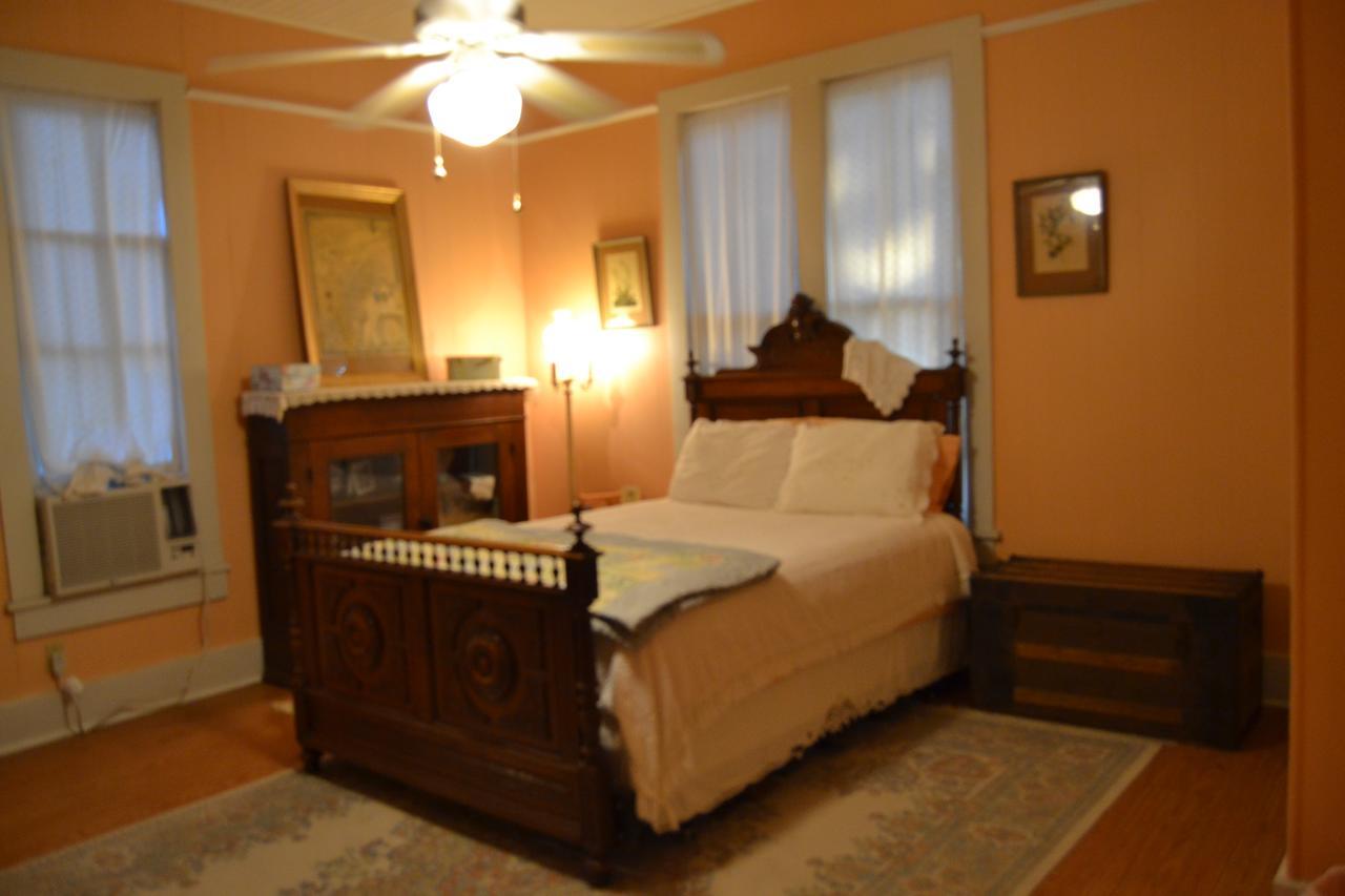 Carleton House Bed And Breakfast Bonham Екстер'єр фото
