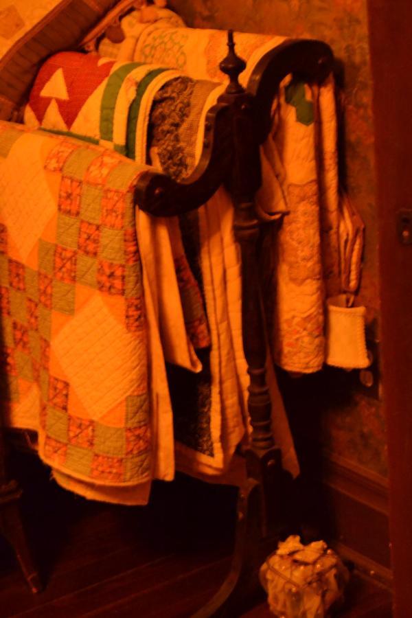 Carleton House Bed And Breakfast Bonham Екстер'єр фото